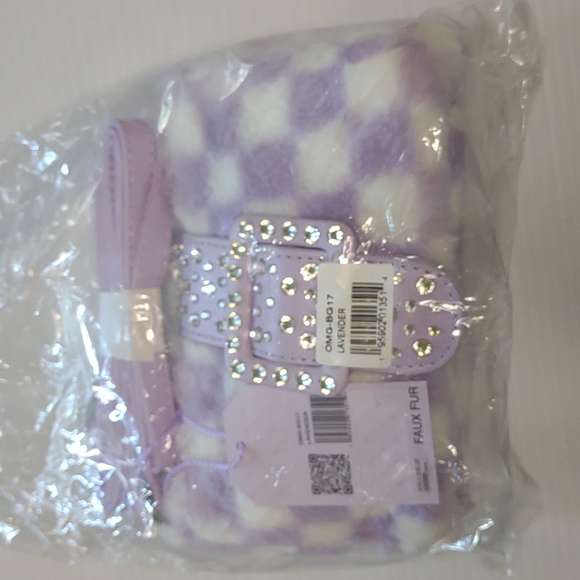 ๐บMISS GWEN's OMG ACCESSORIES Lavender & White Checkerboard Faux Fur Crossbody - Picture 5 of 9